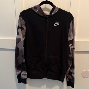 Boys Nike Black Zip Hoodie with Gray Camo Sleeves size XL